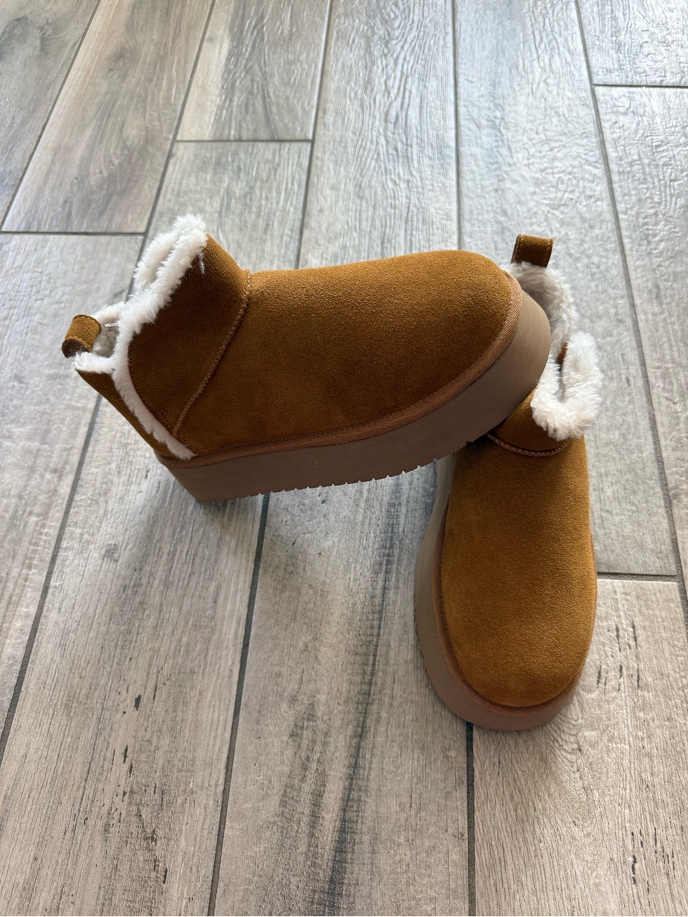 Koolaburra by UGG Women's Chestnut Faux Suede Boot with White Shearling